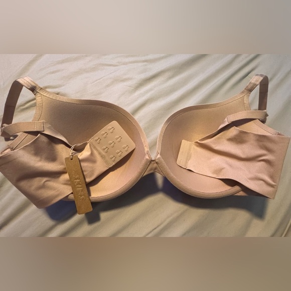 Skims Ultimate Push up Plunge Bra - Picture 2 of 4